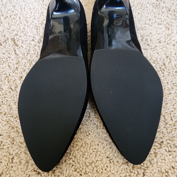 Kitten Heel Suede Trotters - Picture 5 of 5